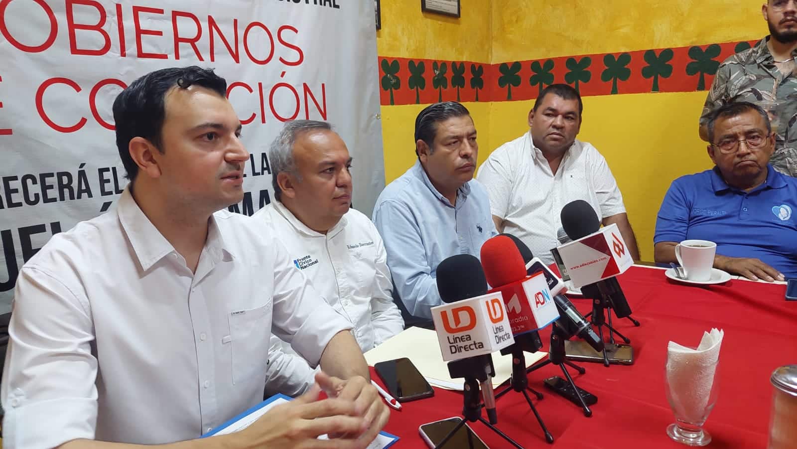 Eduardo Barrantes en conferencia de prensa