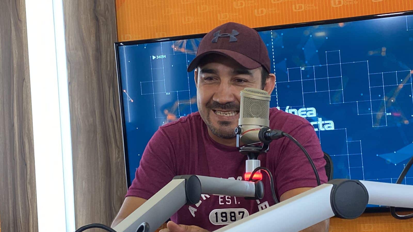 El boxeador Humberto Zorrita Soto en el estudio de Línea Directa en Los Mochis