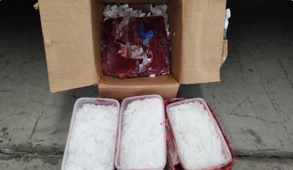El cristal estaba en recipientes de cera en paquetería de Culiacán