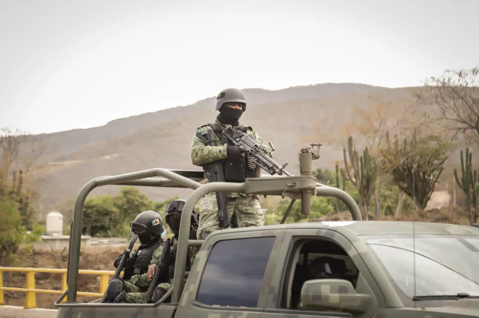 Elementos militares del Ejército mexicano durante operativo en Tacuichamona Culiacán Sinaloa
