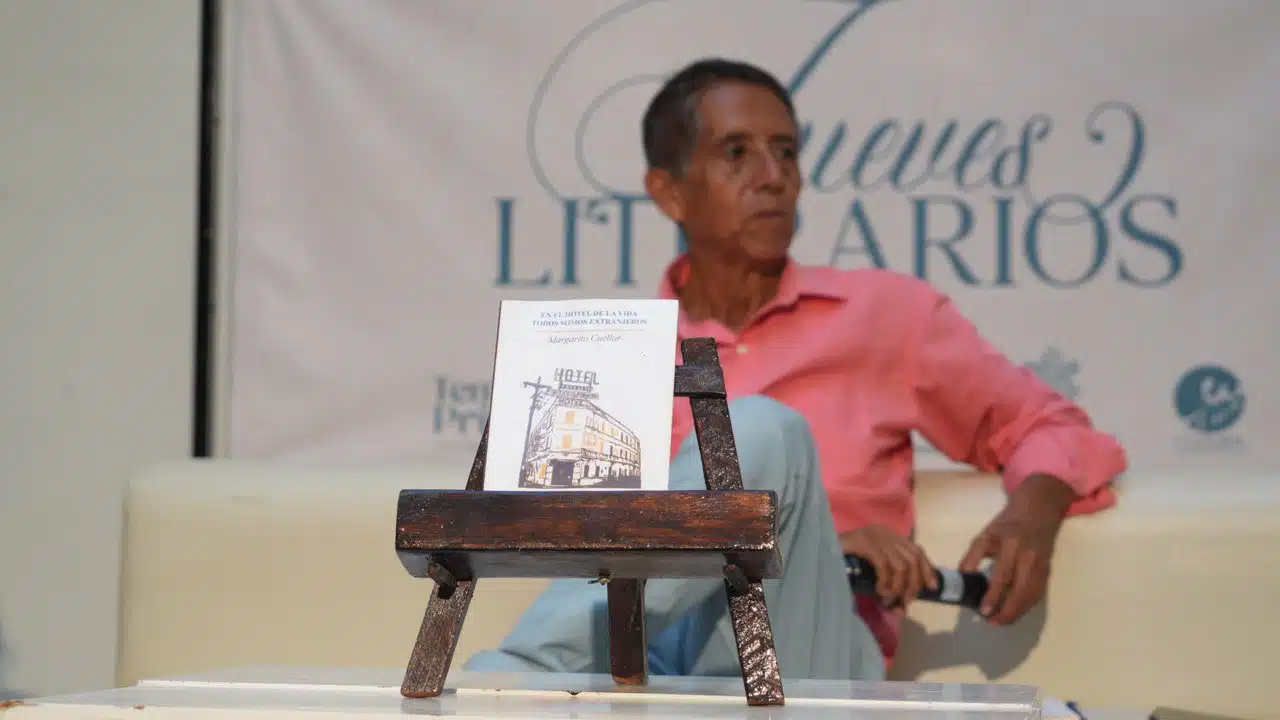 Margarito Cuéllar presentó en Mazatlán su nuevo libro de poemas