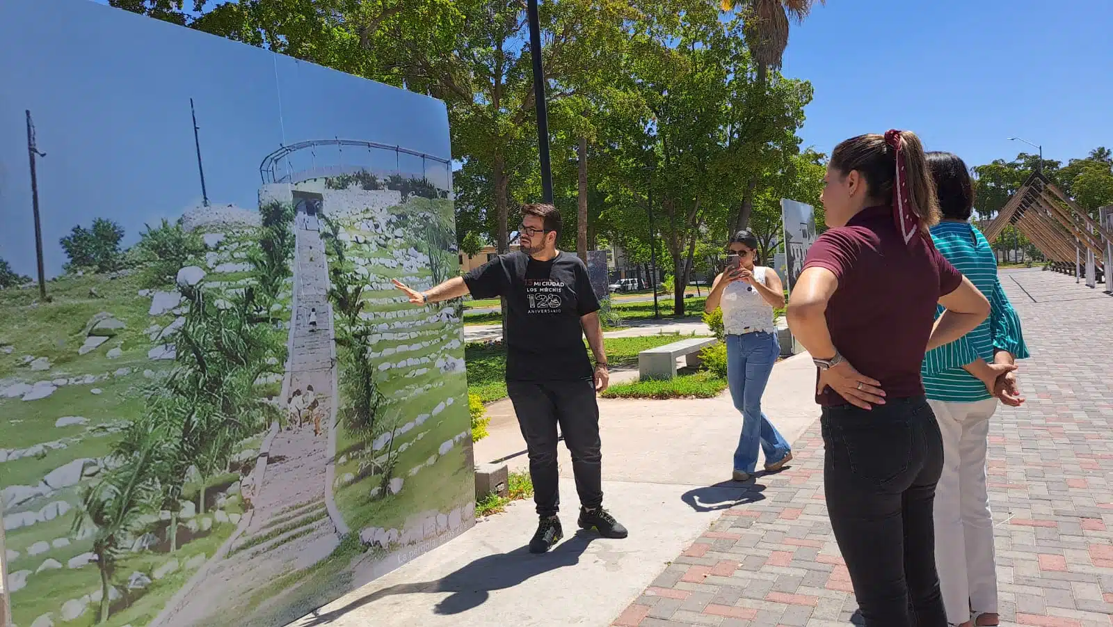 Exposición Memorias de Los Mochis en Plaza Mujer