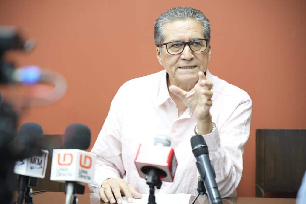 Rueda de prensa de Feliciano Castro Meléndrez diputado presidente de la Junta de Coordinación Política de Congreso del Estado