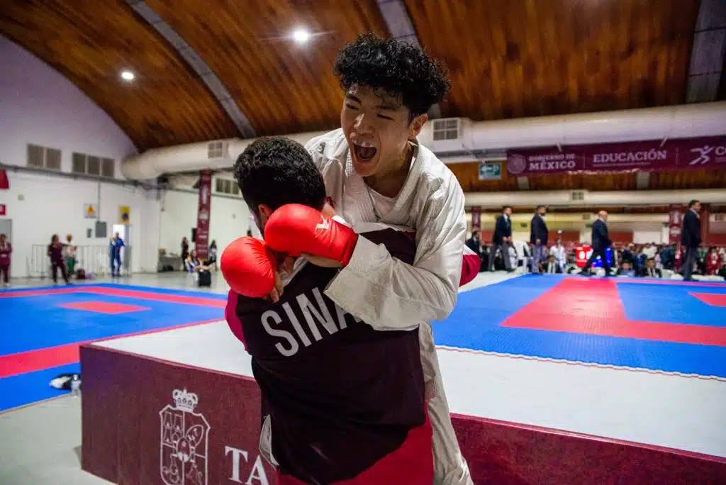 Hiroto Yoshi Mazukami se coronó como el gran campeón en Kumite en la categoría Juvenil Superior Varonil