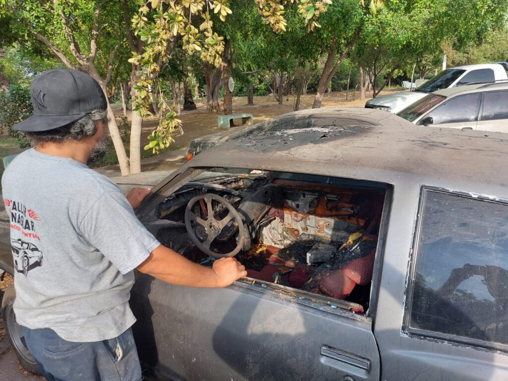 Incendio automóvil en Mazatlán