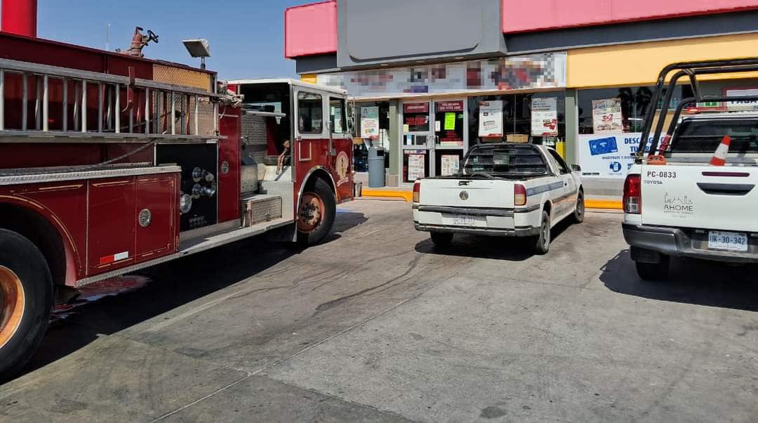Incendio en una tienda de conveniencia en Los Mochis