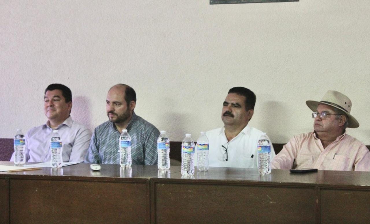 Integrantes de la Alianza del Transporte Urbano de Guasave