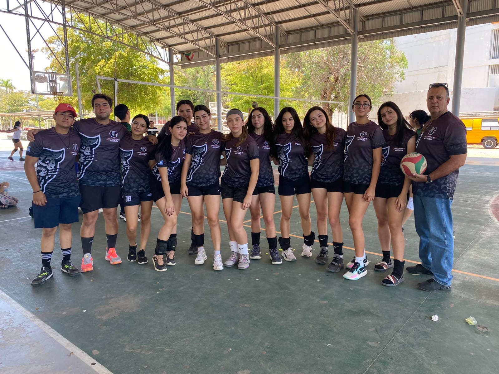 Integrantes de un equipo de voleibol de El Fuerte
