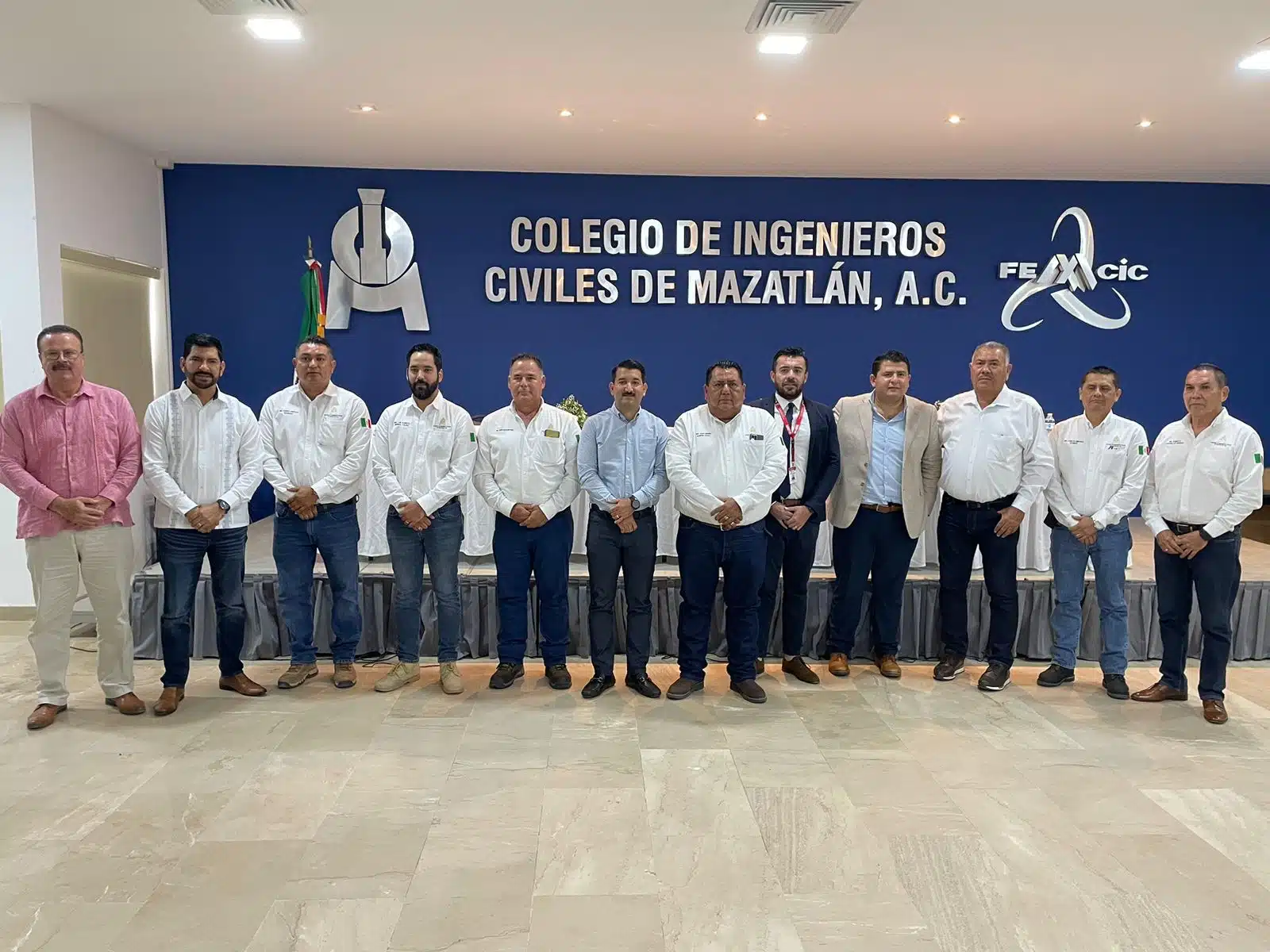 Integrantes del Colegio de Ingenieros Civiles de Mazatlán