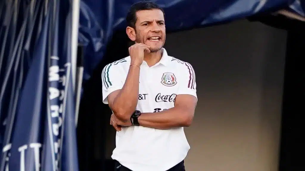 Jaime Lozano con la playera de la selección de México
