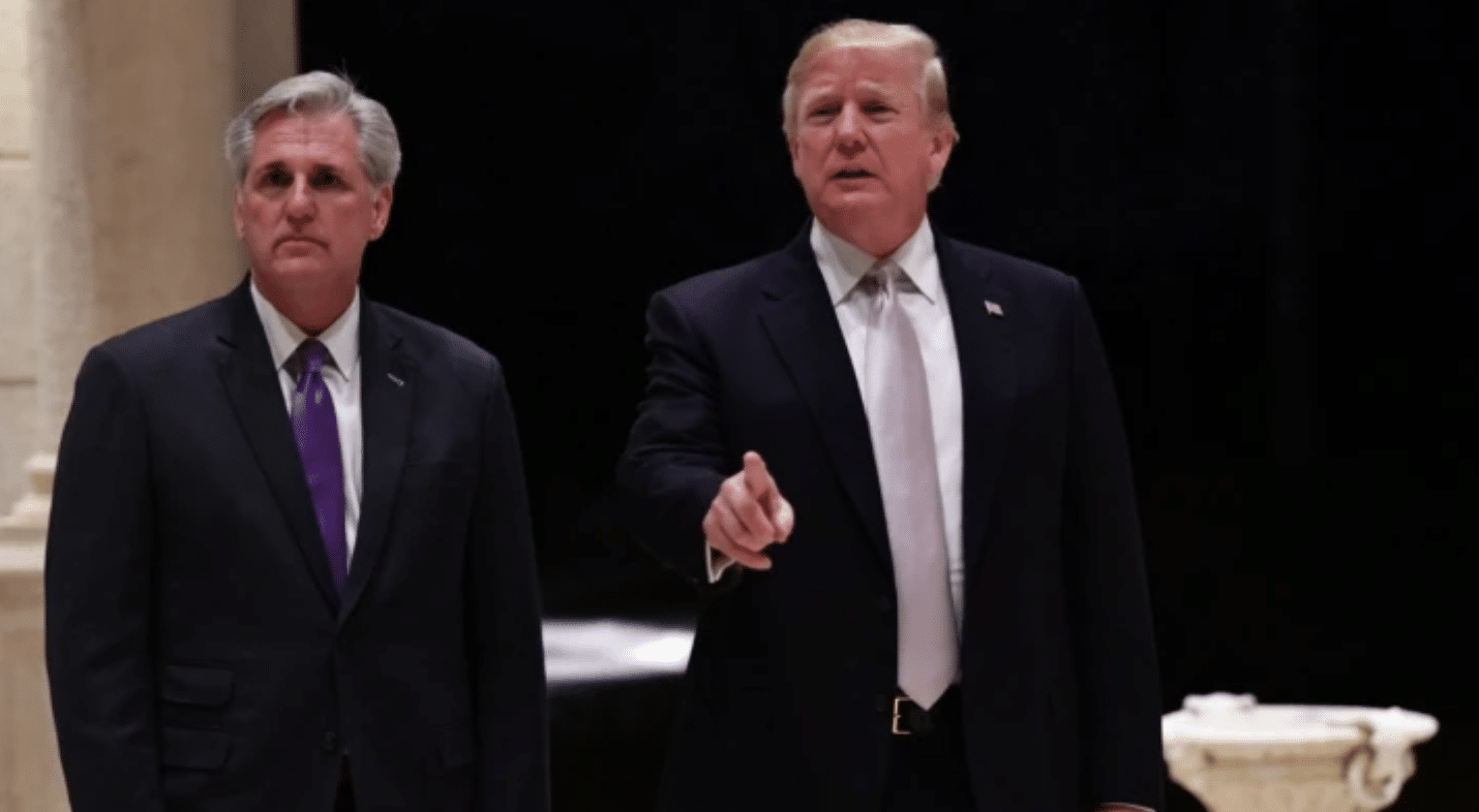 Kevin McCarthy y Donald Trump