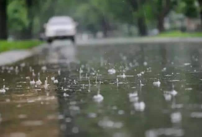 Lluvia en la carretera