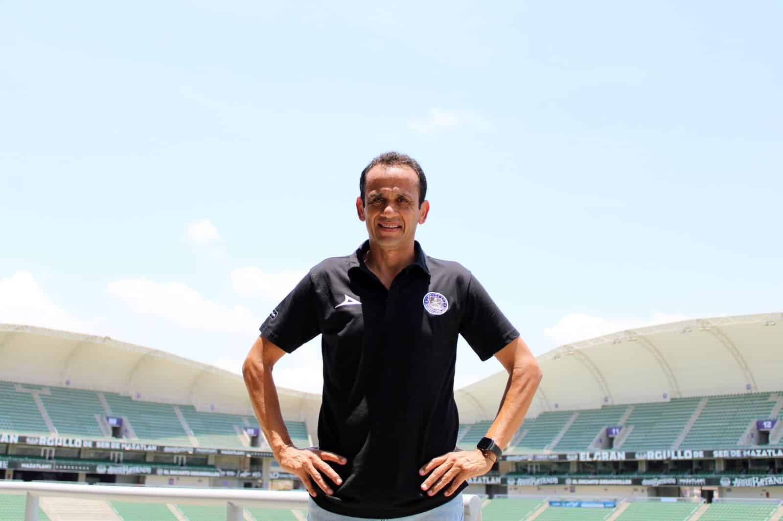Director Técnico, Miguel Razo