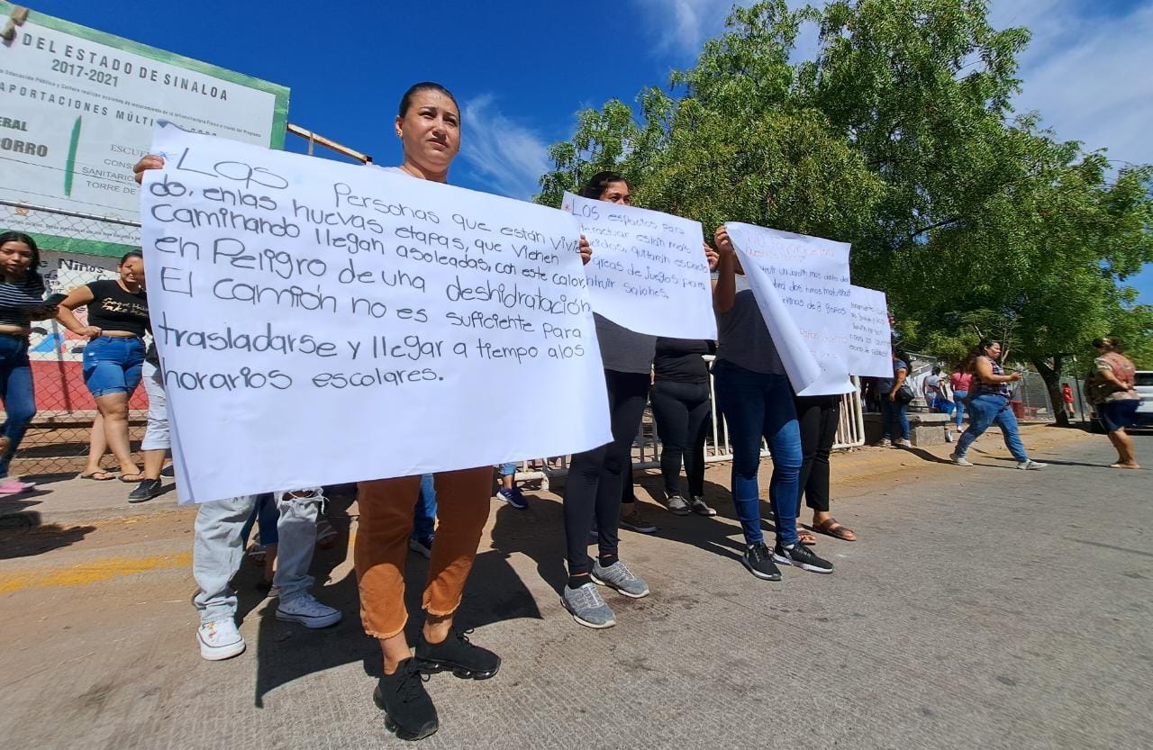 madres de familia se manifestaron la mañana de este viernes en Culiacán a las afueras del prescolar 