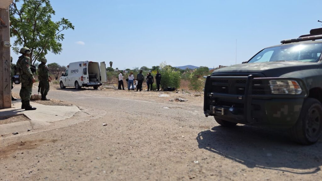 Militares en la zona del hallazgo de un cuerpo sin vida en Culiacán