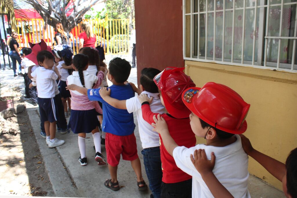 Elementos de Seguridad Pública, PC y Bomberos Mazatlán visitaron el Jardín de Niños Antonio Martínez Atayde