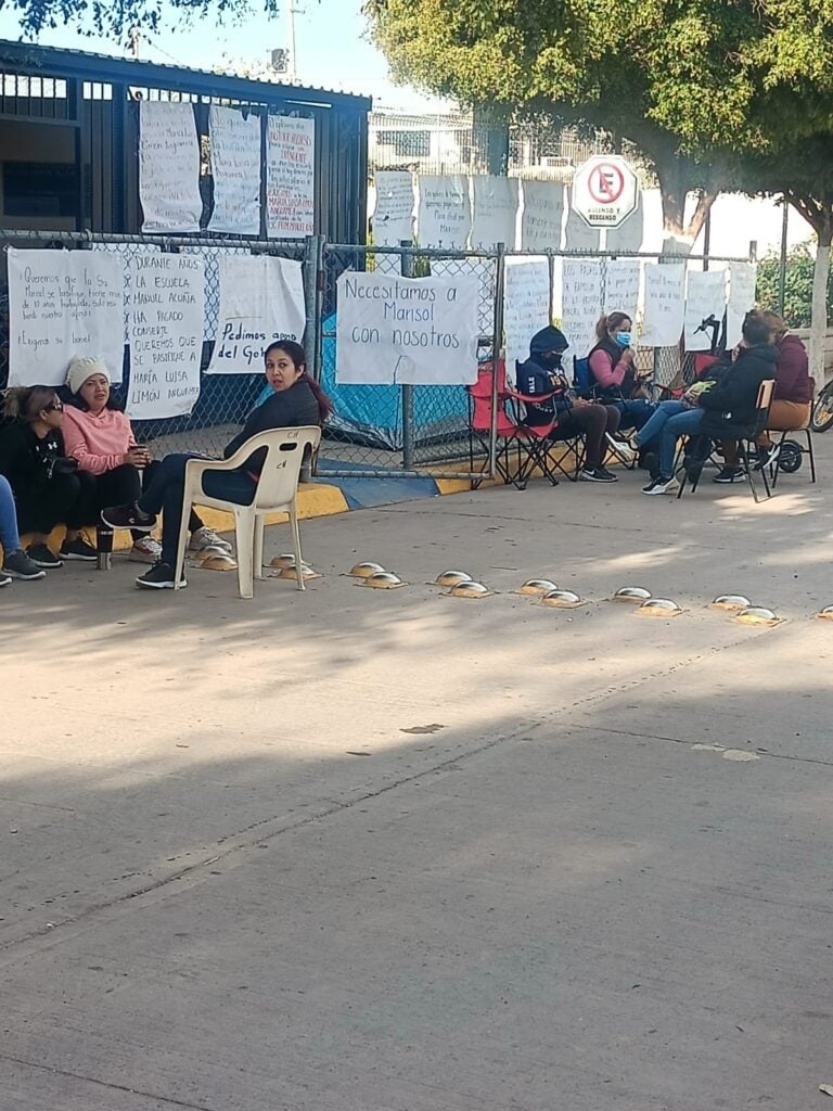 Escuela de Los Mochis trabaja bajo protesta