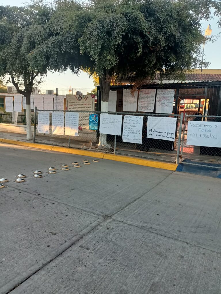 Escuela de Los Mochis trabaja bajo protesta