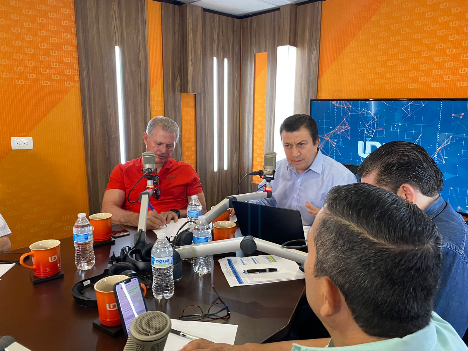 Funcionario de Ahome al servicio de la ciudadanía