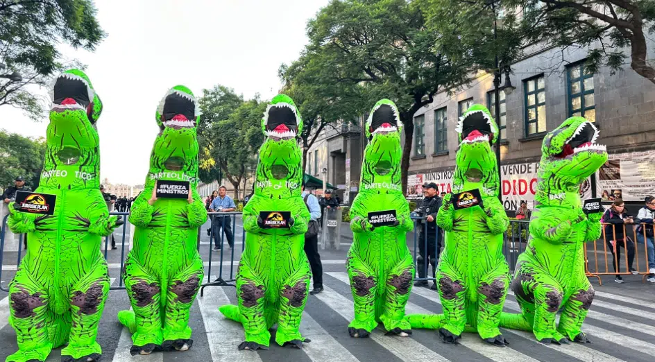 Protestan dinosaurios en la SCJN