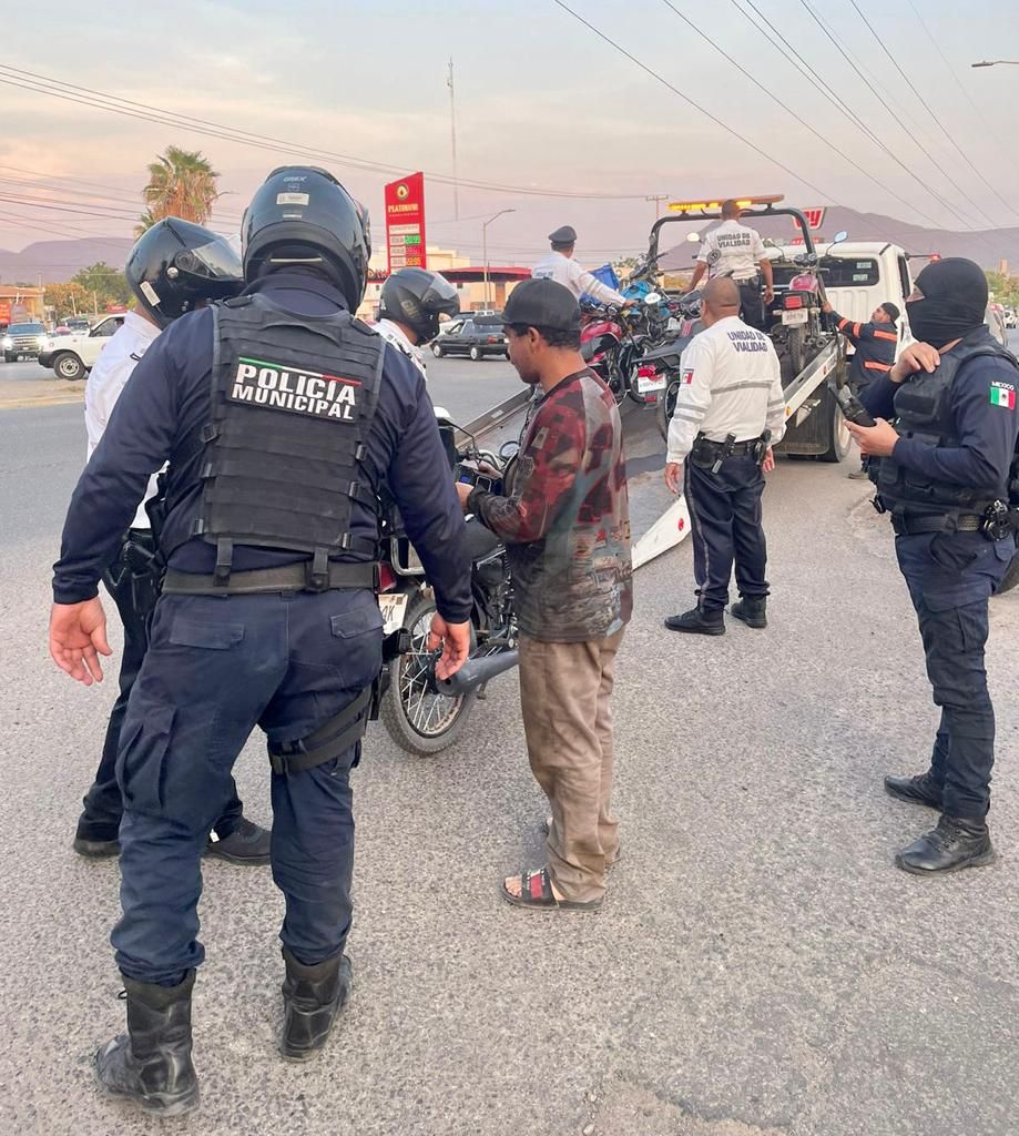 Quitan motocicletas en Culiacán