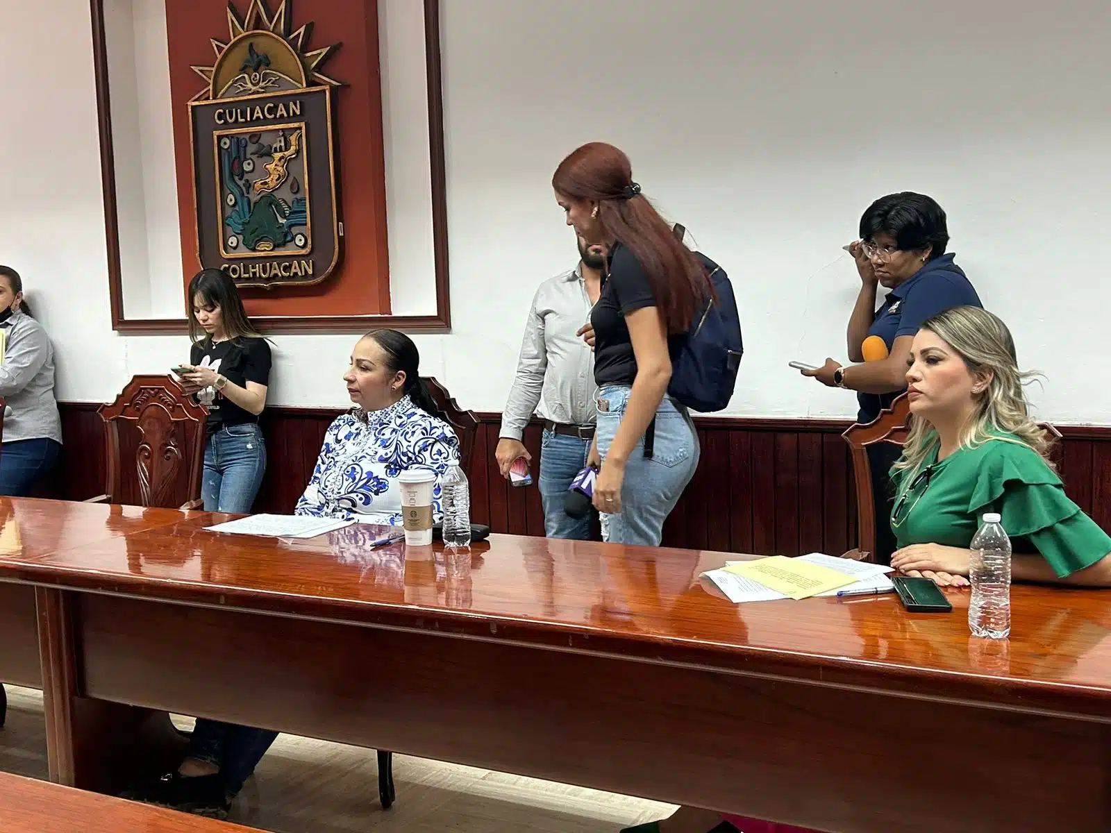 La regidora del PRI Flor Ignacia Hernández Martínez, pidió a sus homologas Elda Amor López Cárdenas y Grecia Mirleth Aguilar González, que renuncien a su cargo.