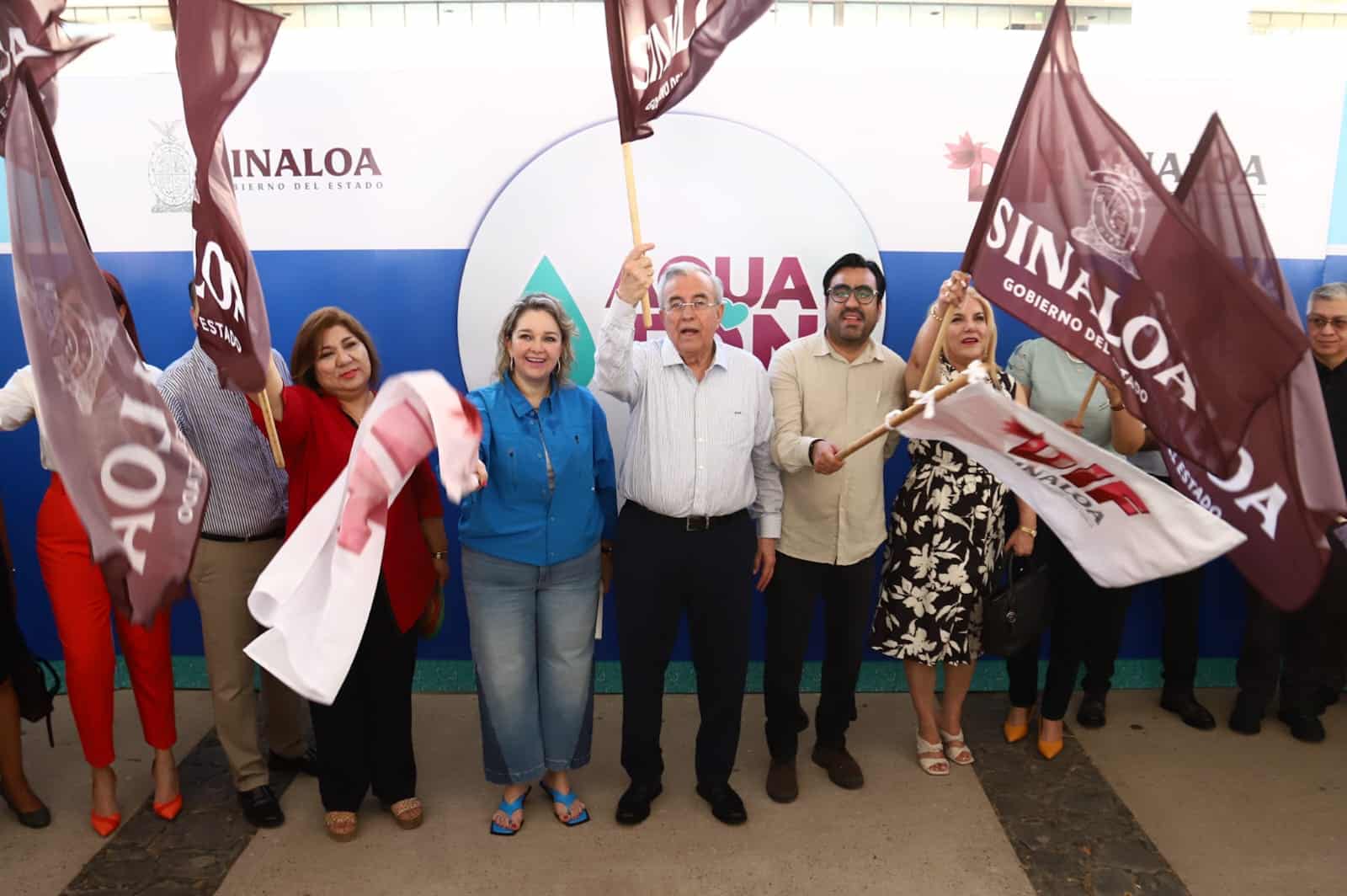 Rubén Rocha Moya, Eneyda Rocha Ruiz y Juan de Dios Gámez Mendívil dan banderazo del segundo “Aquatón”