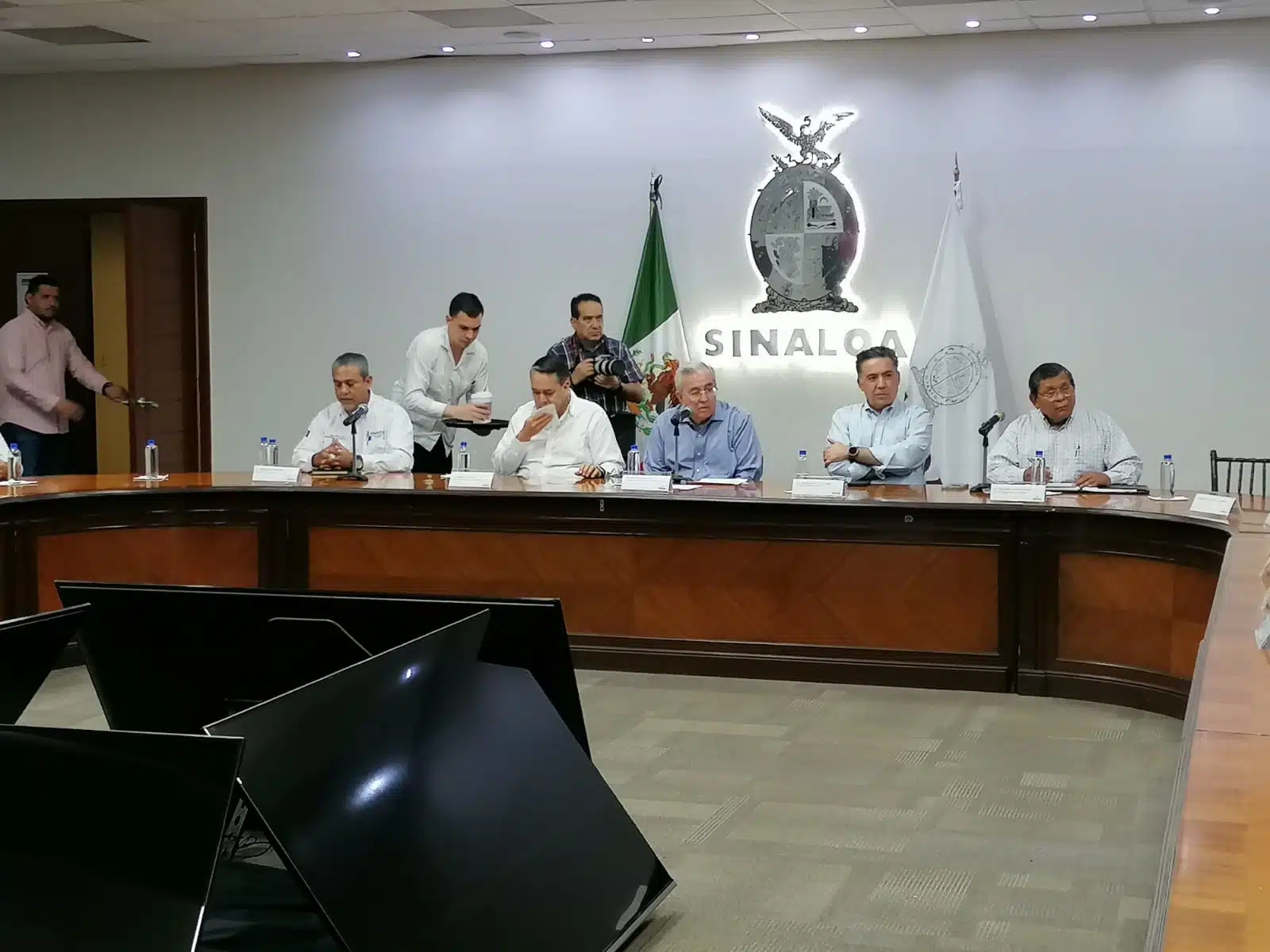 Rubén Rocha Moya en reunión con los productores de Sinaloa