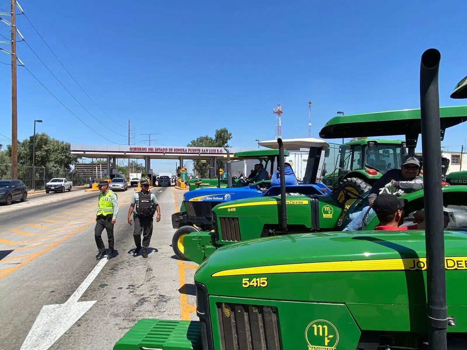 Se retiran de la caseta del Puente Río Colorado, productores protestantes