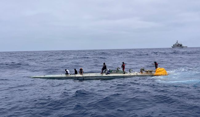 Semisumergible decomisado por la marina con 3.5 toneladas de cocaina