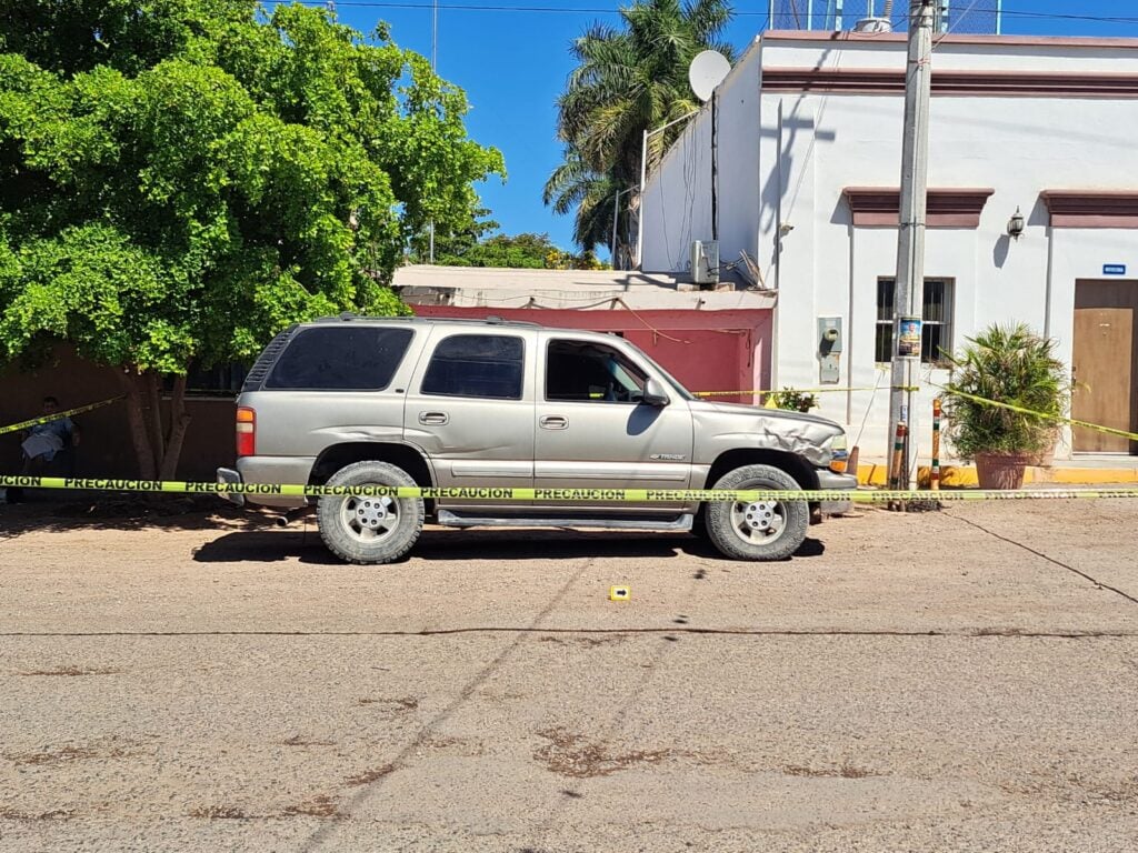 Sobre la calle principal de Ocoroni yacía sin vida Fany Patricia al interior de una camioneta Tahoe