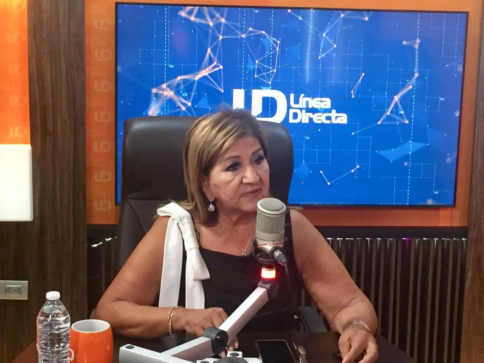 Titular de la Semujeres María Teresa Guerra Ochoa en entrevista durante el noticiero de Línea Directa con Víctor Torres