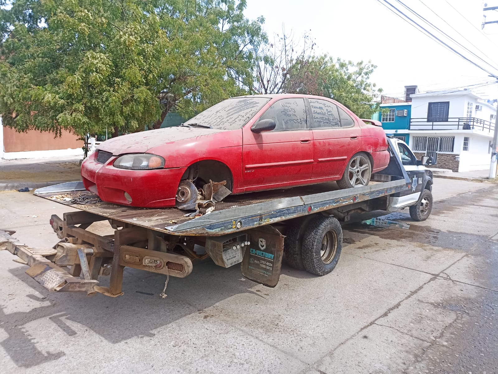 Tránsito Mazatlán realiza operativo para retirar autos abandonados en la vía pública