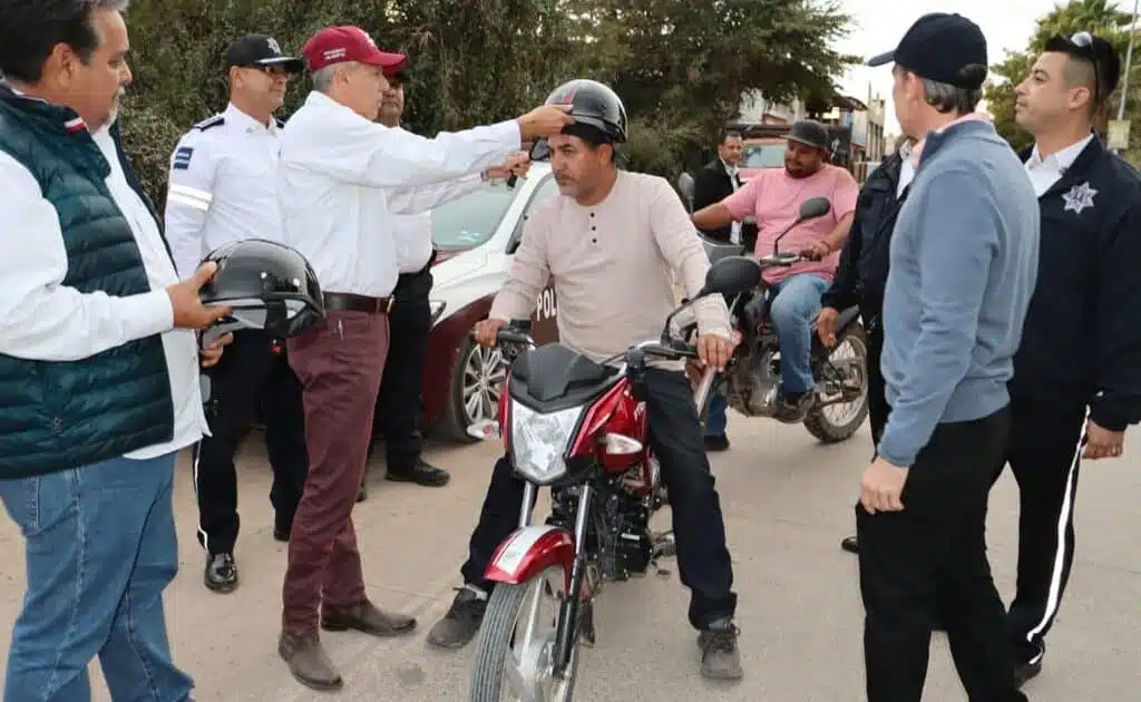 Genaro García Castro reconoció que la autoridad ha puesto de su parte con campañas a través de los medios de comunicación para el uso del casco