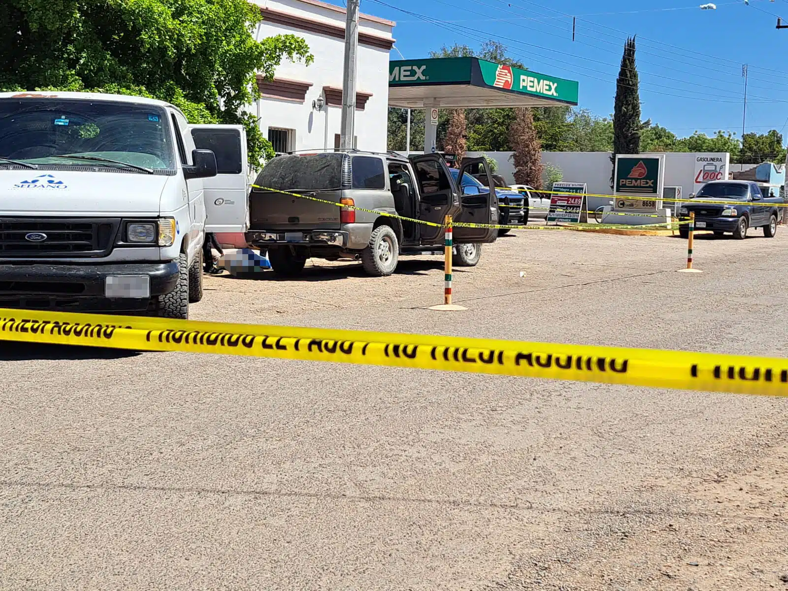 Vagoneta de la funeraria local que recogió el cuerpo de Fany Patricia en Ocoroni municipio de Sinaloa