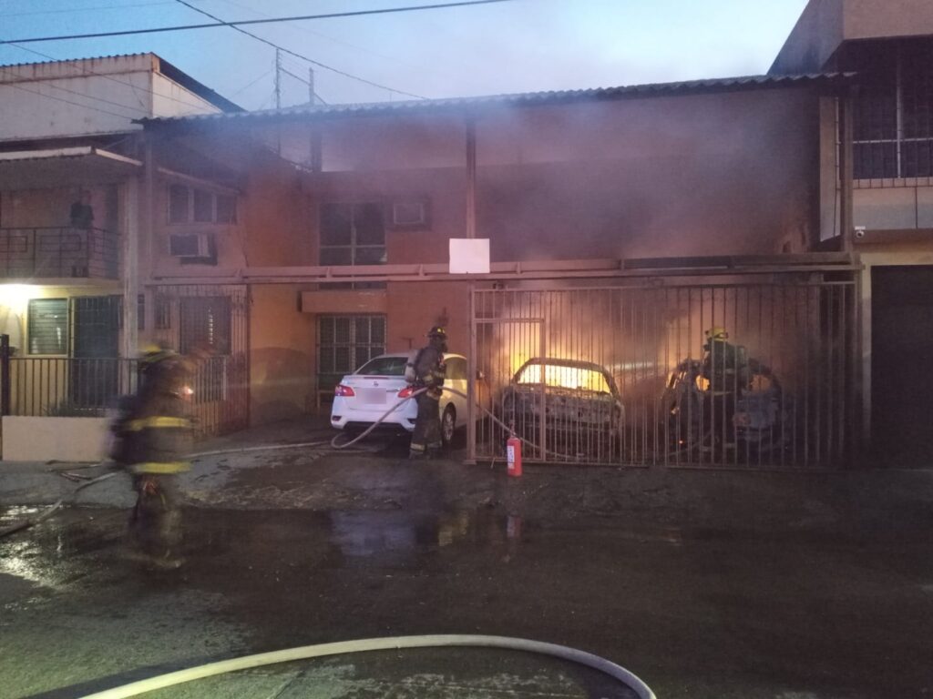 Vehículos incendiados en Culiacán