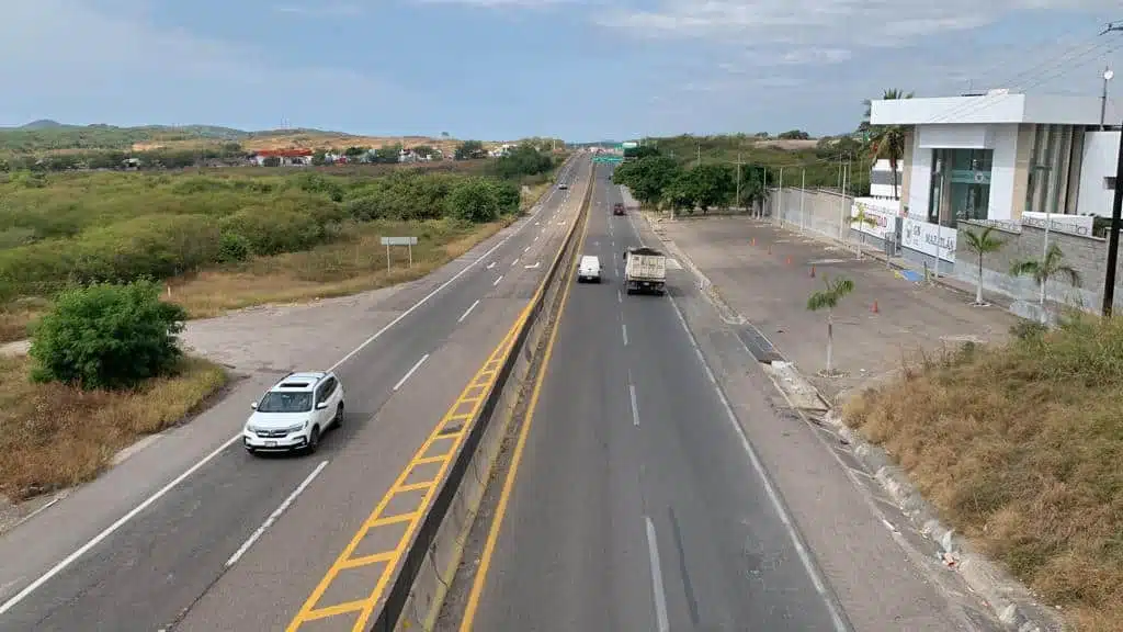 Vista aérea de una carretera de Sinaloa