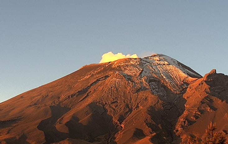Volcán Popocatépetl sigue con actividad