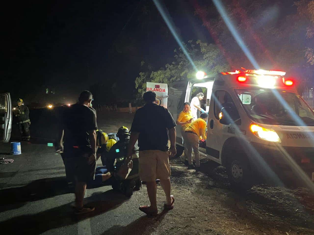 Choque por alcance deja ocho personas lesionadas en la carretera Culiacán-Eldorado