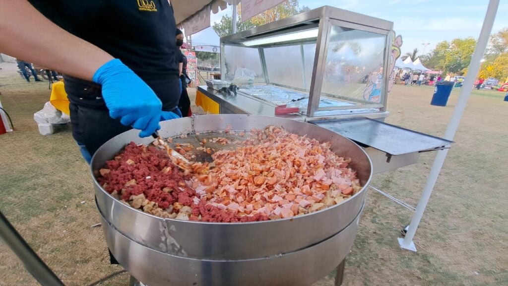 ¡Chillaron los asadores! La "crema y nata" de los taqueros, reunidos en la Feria del Taco Guasave 2023