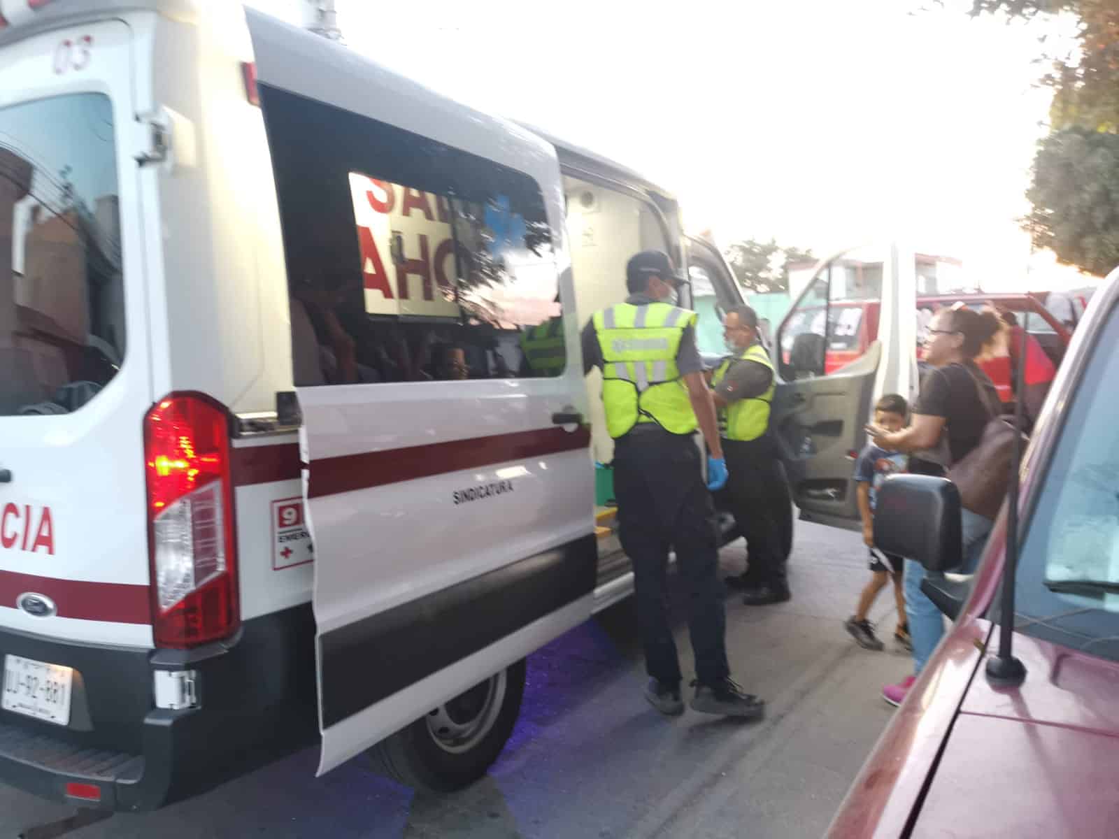Carambola entre tres vehículos deja cinco lesionados en Los Mochis; en el lugar no hay señaléticas