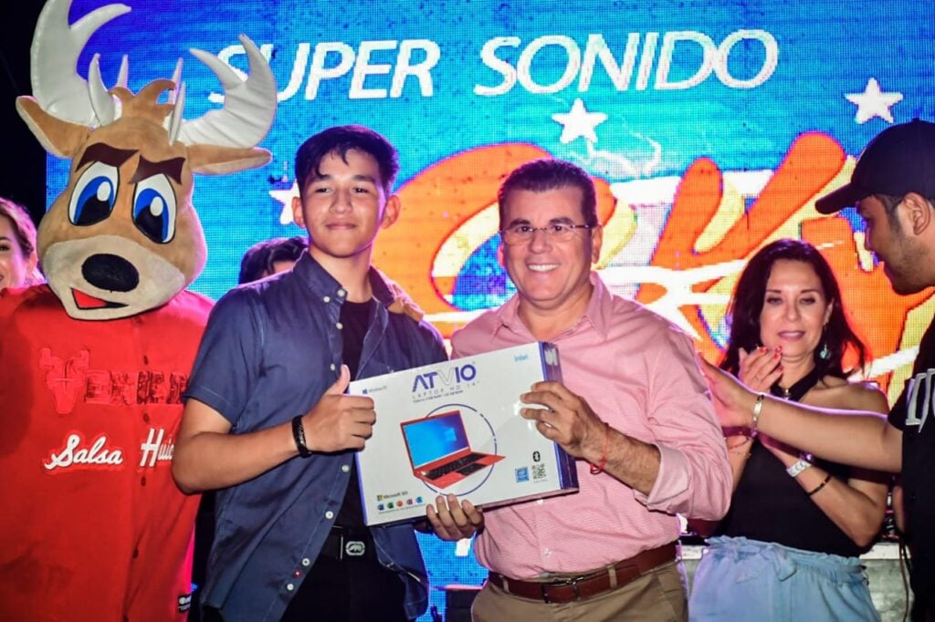 ¡Se armó la pachanga! Con fiesta playera, celebran Ayuntamiento e IMJU el Día del Estudiante