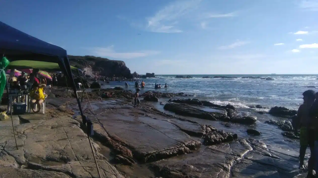 Tras caer la noche, suspenden búsqueda de Víctor, joven desaparecido en playa de Mazatlán