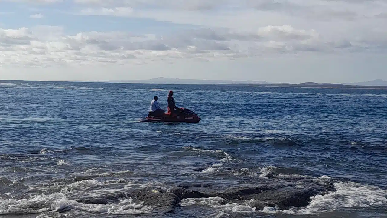 Tras caer la noche, suspenden búsqueda de Víctor, joven poblano desaparecido en playa de Mazatlán 