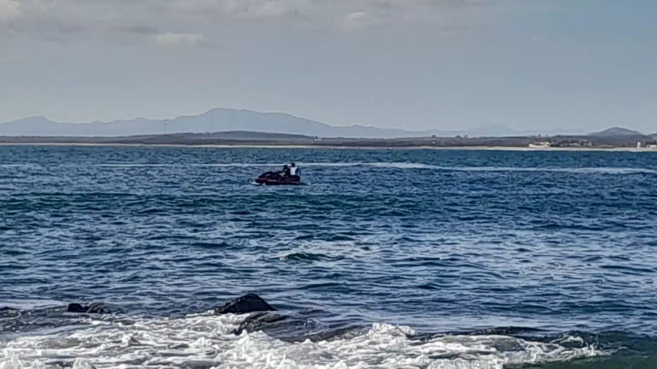 Tras caer la noche, suspenden búsqueda de Víctor, joven poblano desaparecido en playa de Mazatlán 