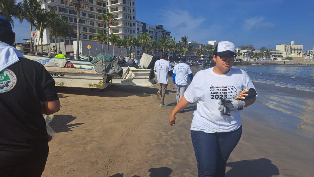Hacen megalimpieza en zona de Playa Norte; participan más de 200 voluntarios