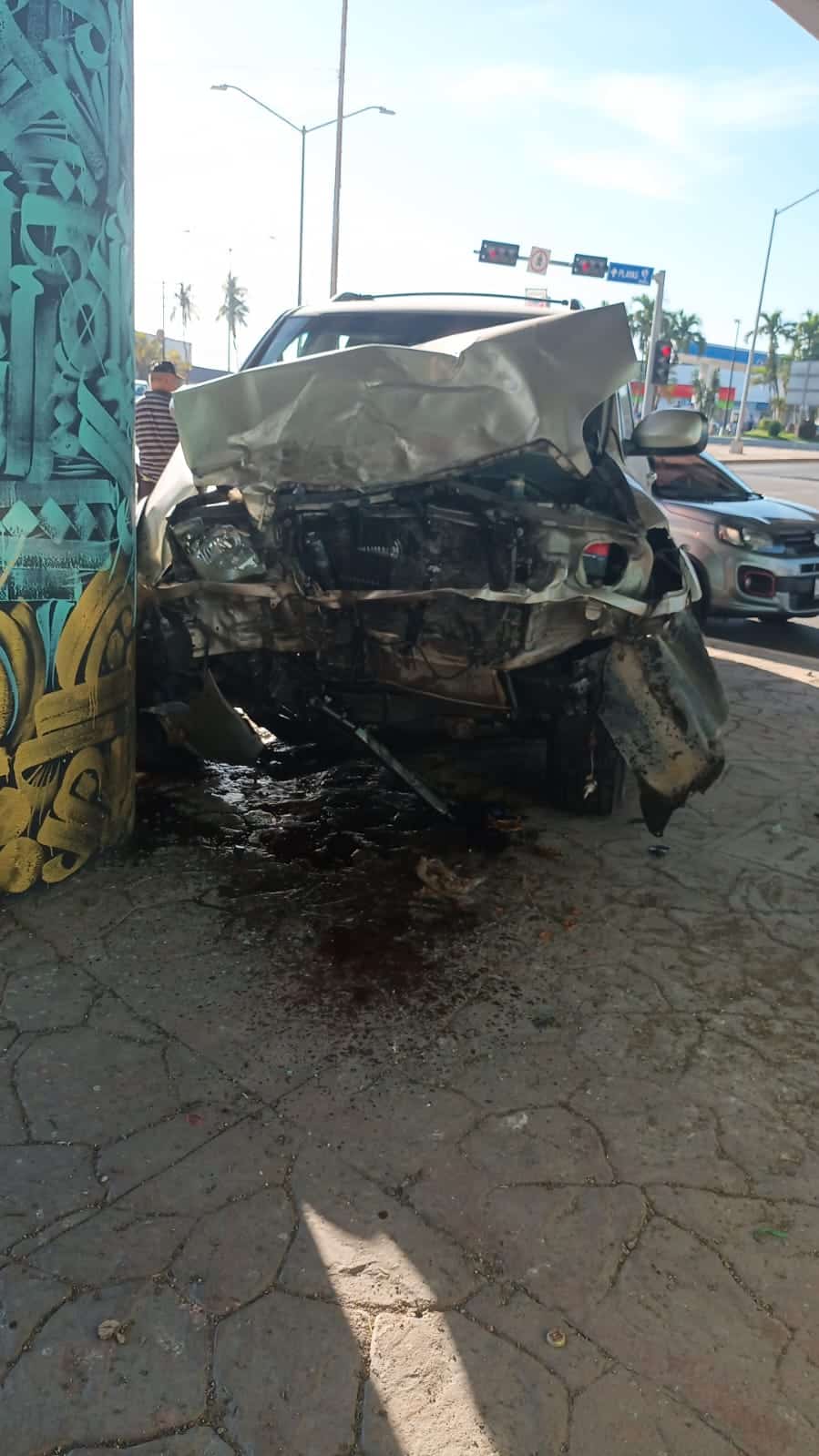 ¡Encontronazo! Aparatoso accidente entre urbano y camioneta deja 6 lesionados al sur de Mazatlán 