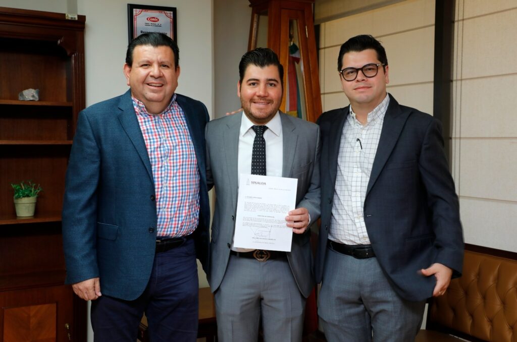 El nuevo director de Contratos de la Secretaría de Obras Públicas es licenciado en Comercio Internacional, egresado del Instituto Tecnológico, Campus Sinaloa.