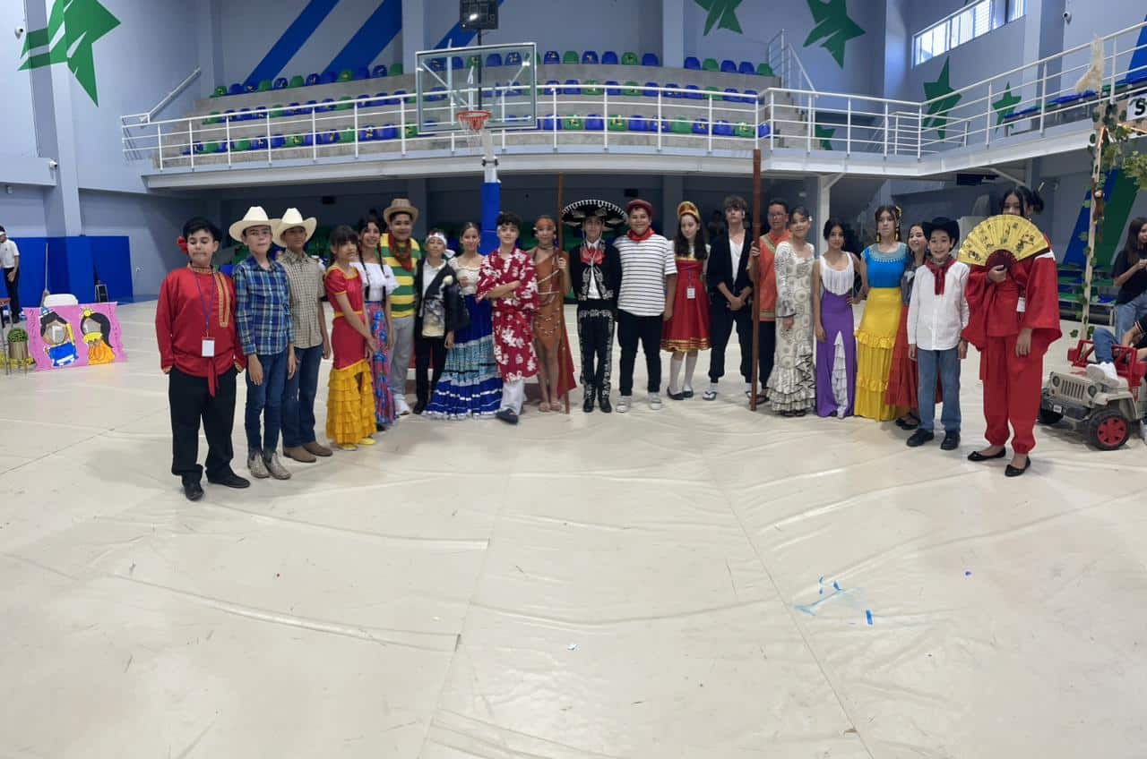 ¡Con 12 países! Alumnos del Colegio SAM organizan tianguis turístico internacional en Mazatlán