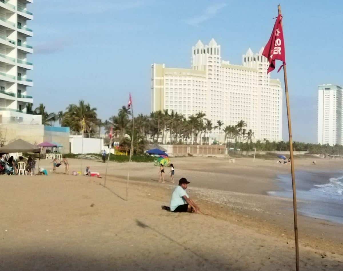¡Por mar de fondo! Restringen en Mazatlán actividades marinas y de playa hasta nuevo aviso 
